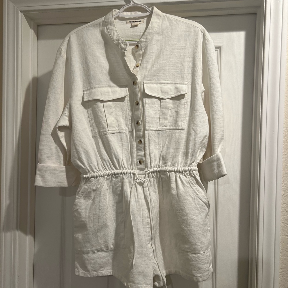 Billabong Brand NEW with tags Size M shorts romper